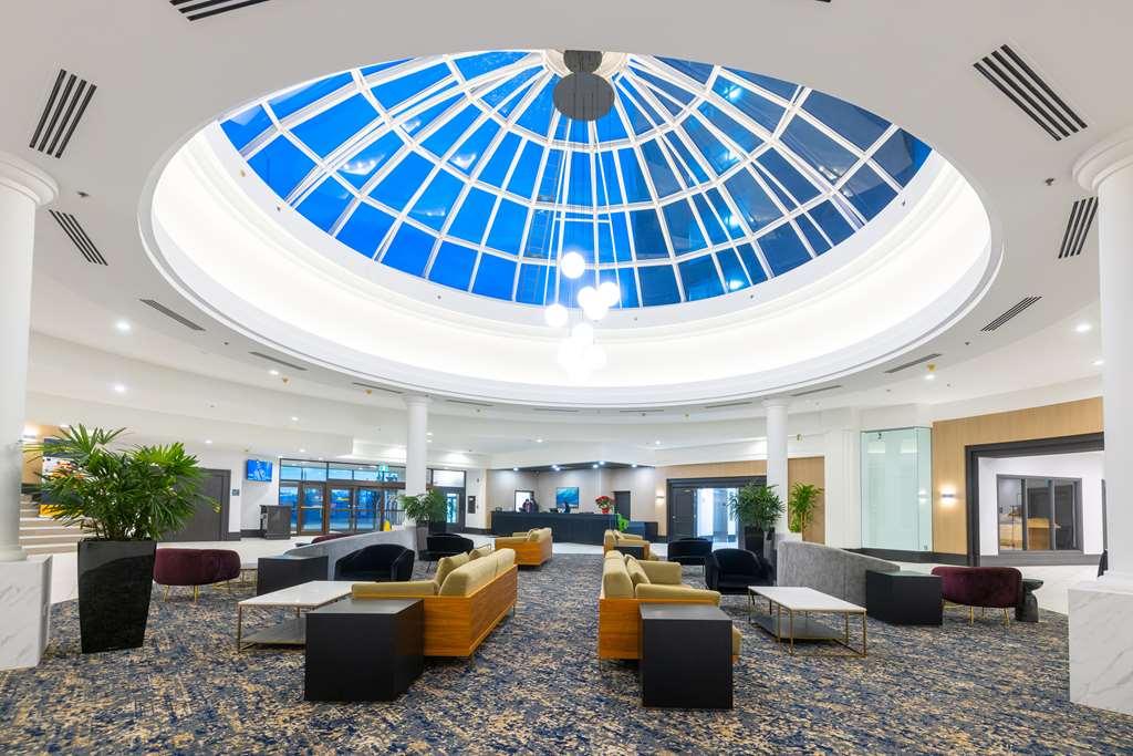 ホテル Doubletree By Hilton Calgary North エクステリア 写真
