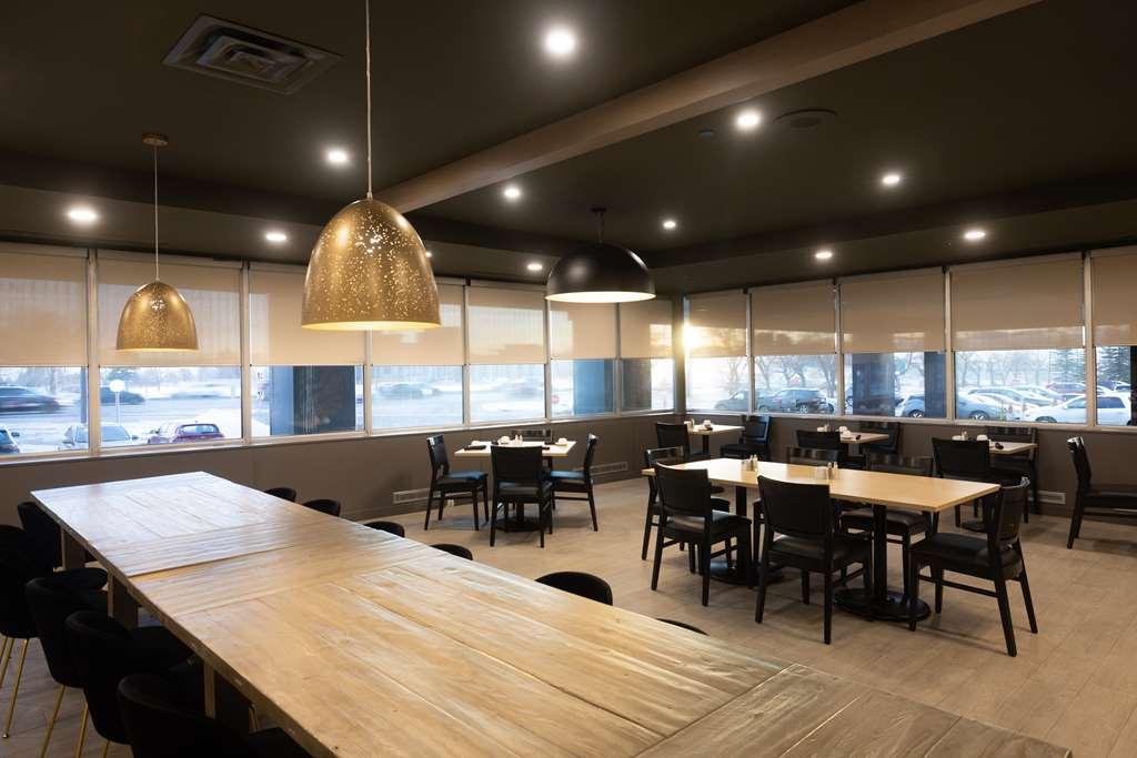 ホテル Doubletree By Hilton Calgary North レストラン 写真