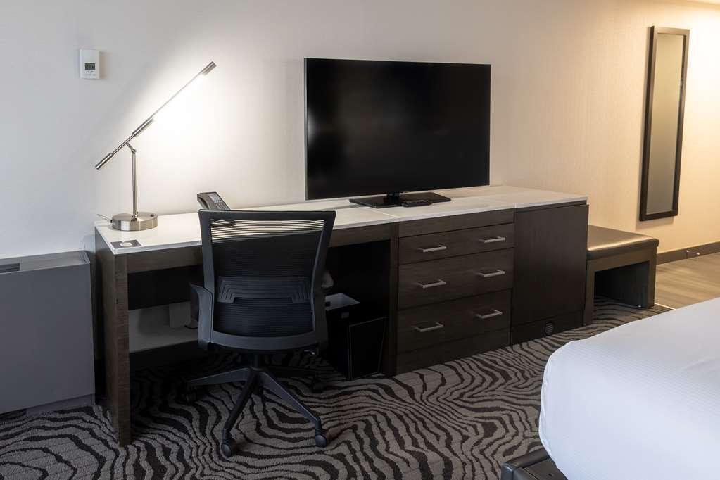 ホテル Doubletree By Hilton Calgary North 部屋 写真
