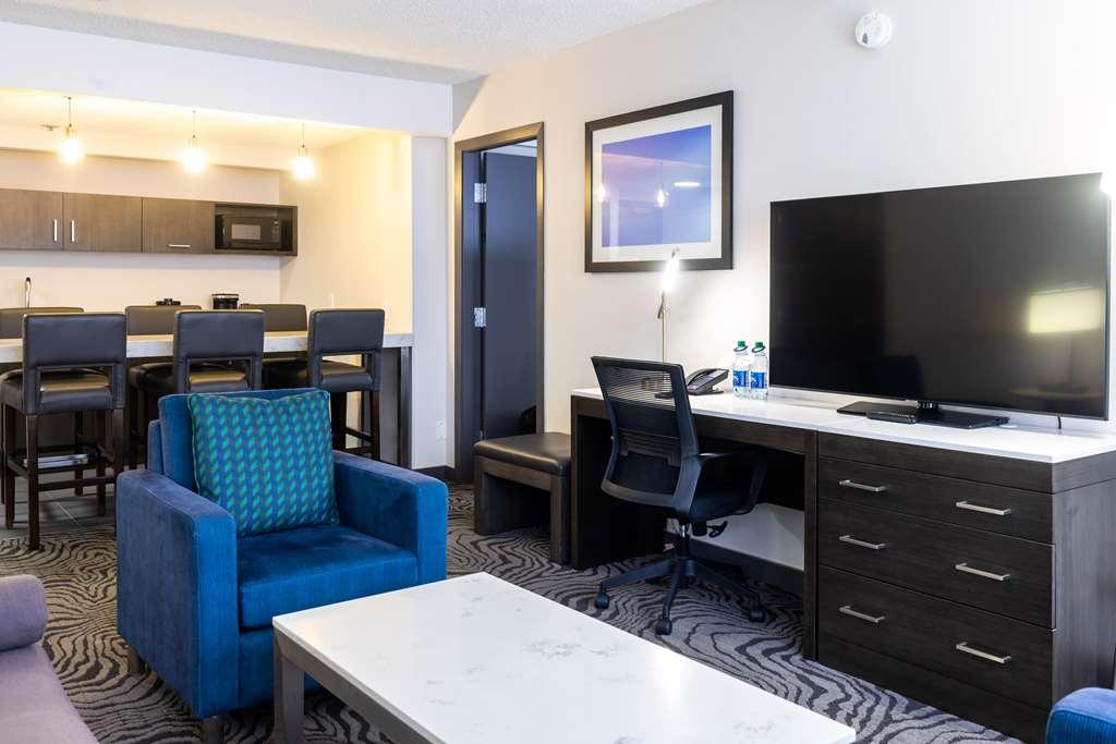 ホテル Doubletree By Hilton Calgary North 部屋 写真