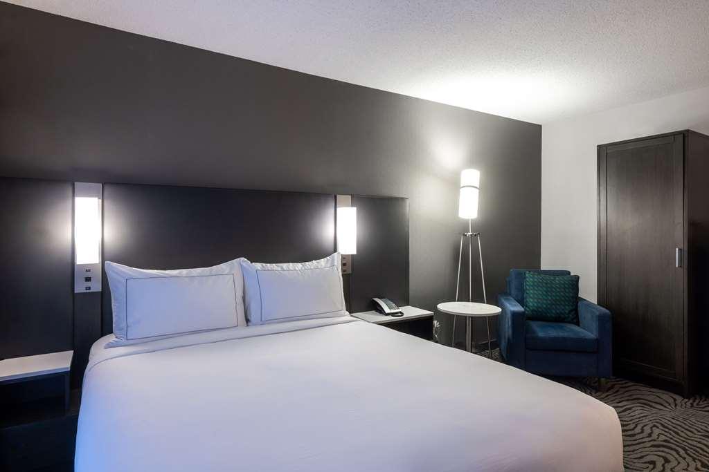 ホテル Doubletree By Hilton Calgary North 部屋 写真