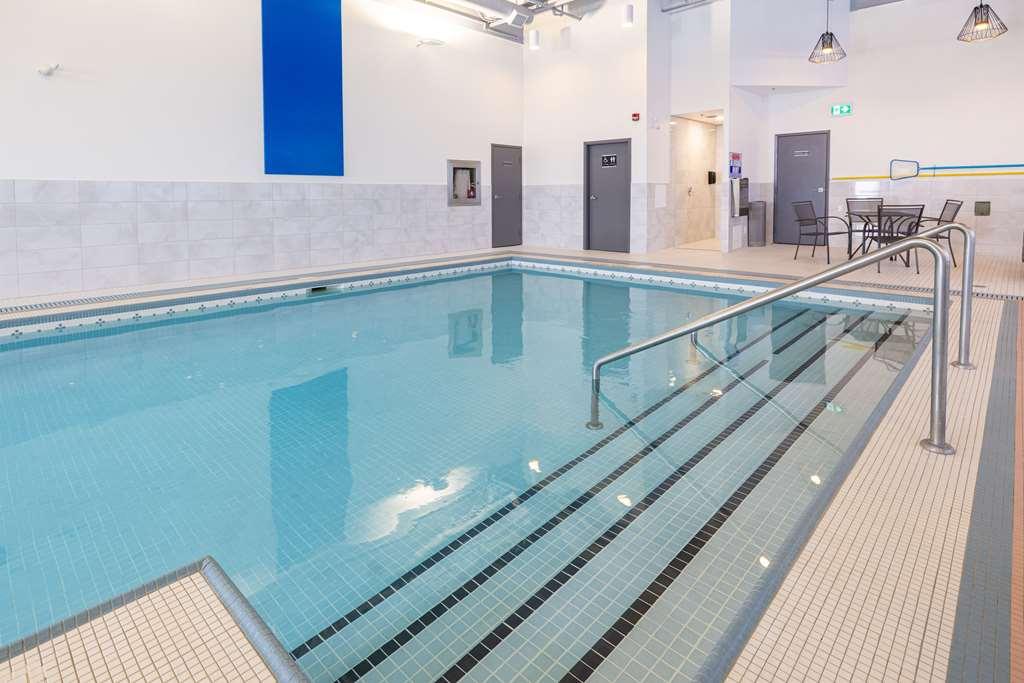 ホテル Doubletree By Hilton Calgary North 設備 写真