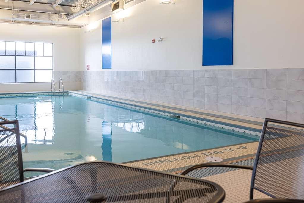 ホテル Doubletree By Hilton Calgary North 設備 写真