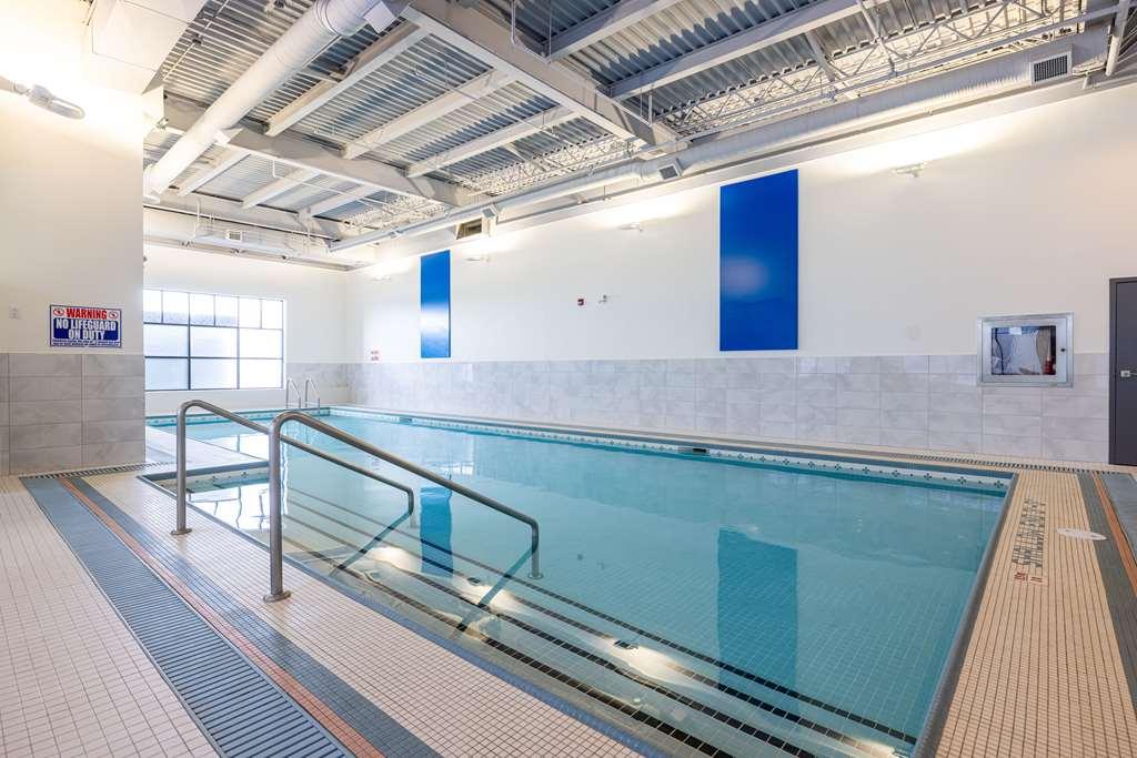 ホテル Doubletree By Hilton Calgary North 設備 写真