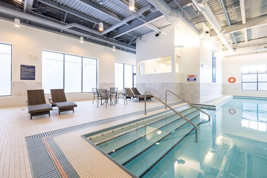 ホテル Doubletree By Hilton Calgary North 設備 写真